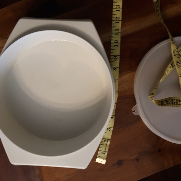 Tupperware bowl - Picture 4 of 4